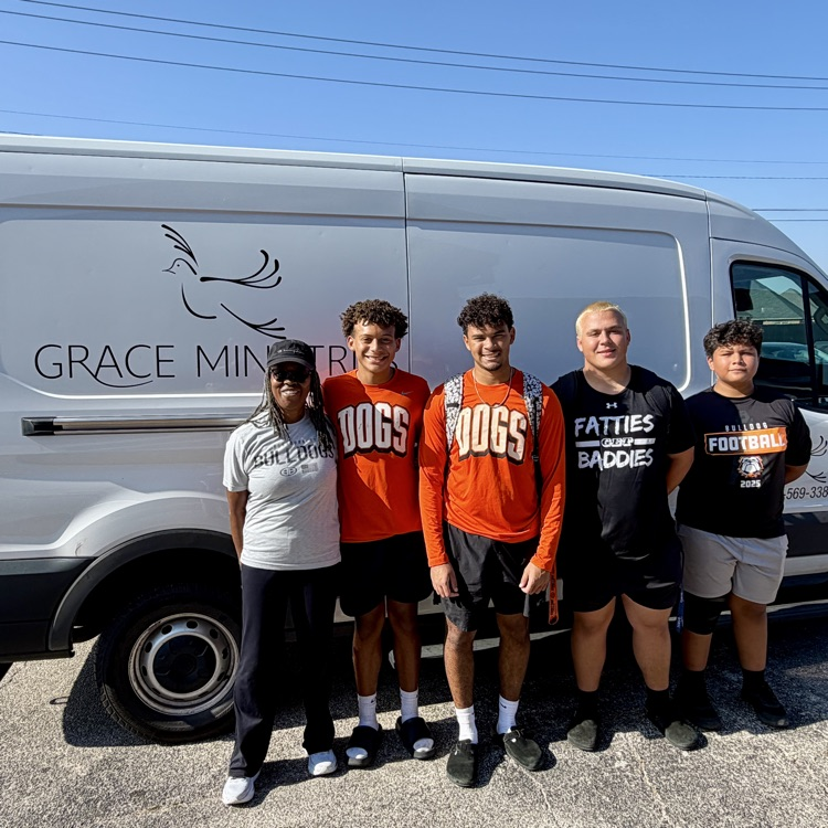 bulldogs athletics collected food for Grace ministries