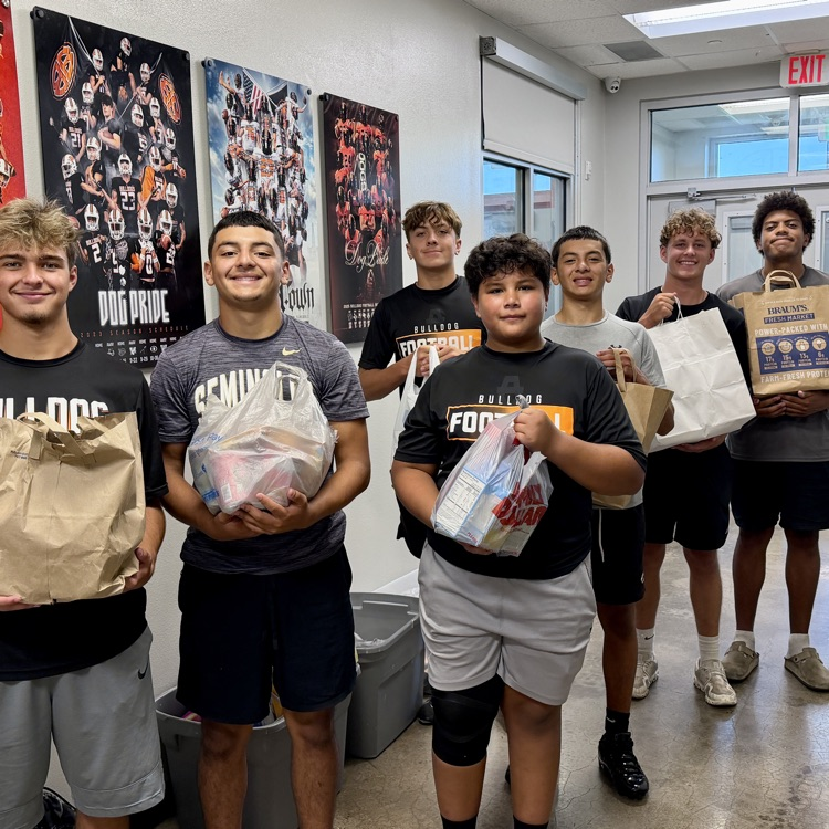 bulldogs athletics collected food for Grace ministries
