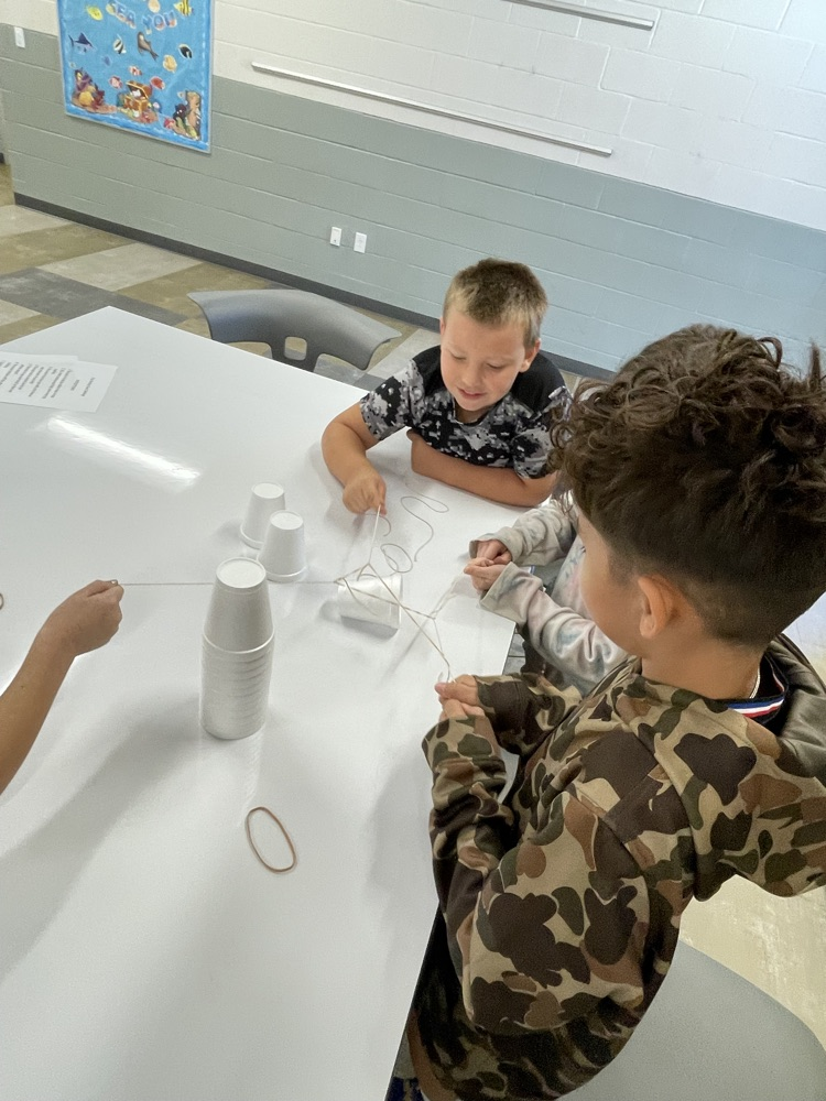 Mr. Riggs' 4th grade Science class learns how to follow instructions and work together to complete challenges in the STEM Lab!