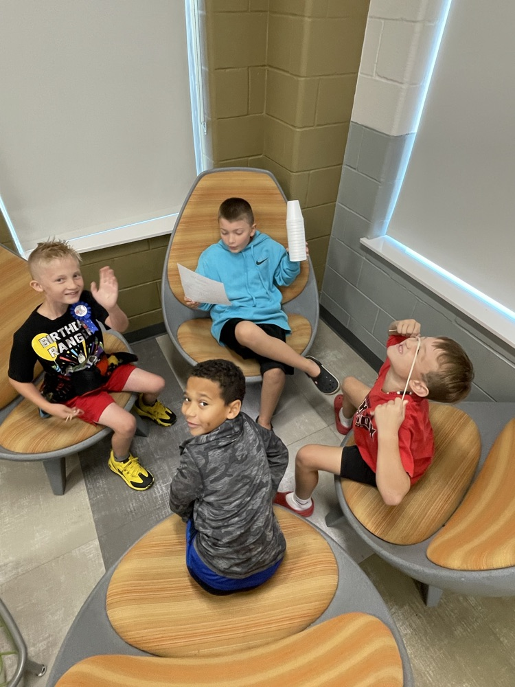 Mr. Riggs' 4th grade Science class learns how to follow instructions and work together to complete challenges in the STEM Lab!