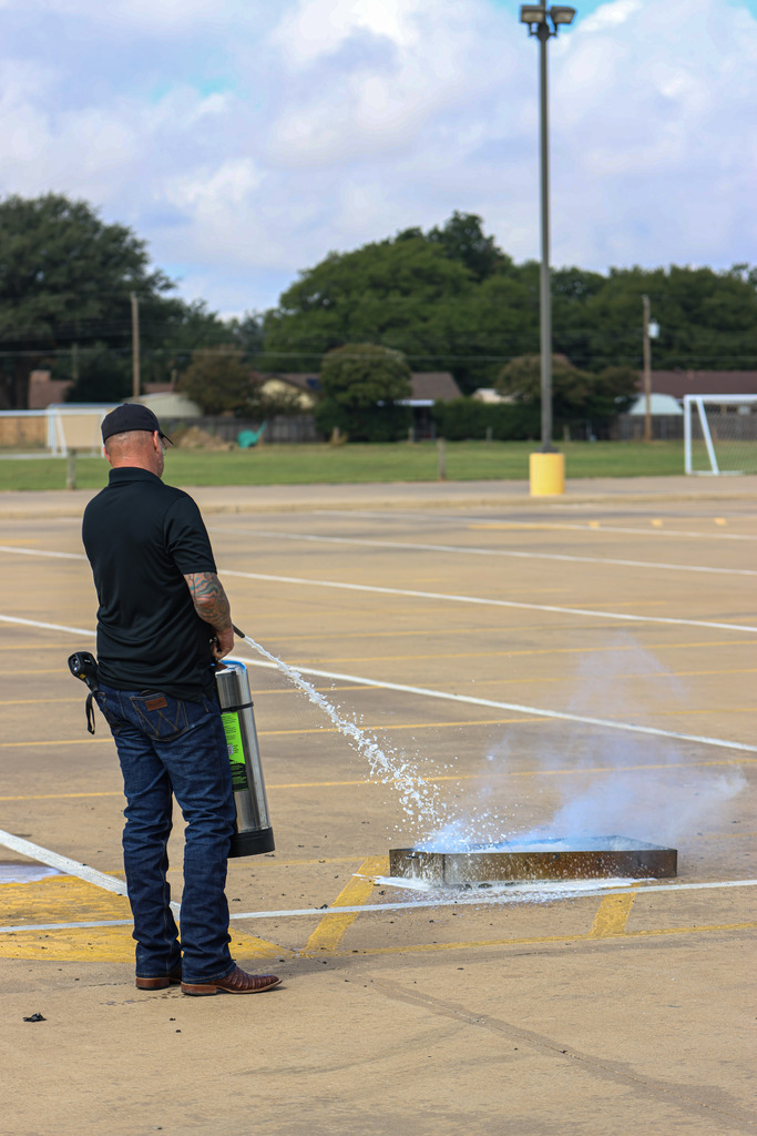 Knight Tek demonstrated how to stop a lithium battery explosion.