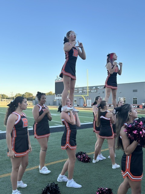 cheerleaders stunting