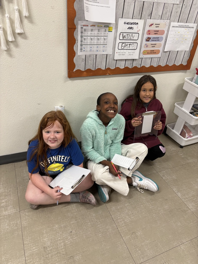 Ms.Donaldsons 5th grade students were moving around the room practicing multi-meaning words! 📖✏️