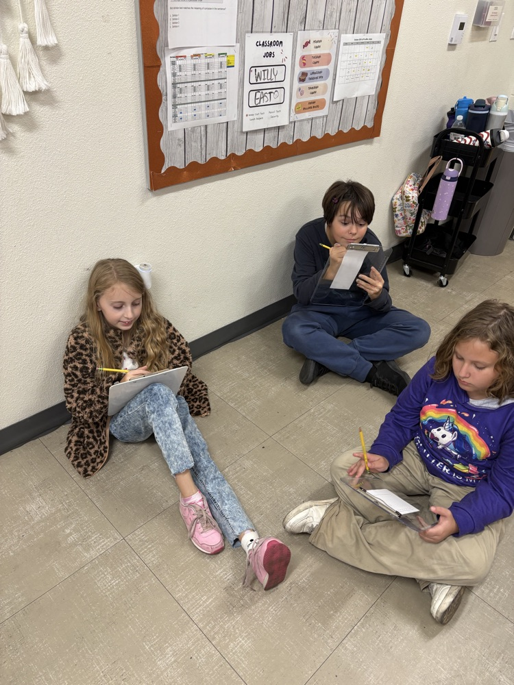 Ms.Donaldsons 5th grade students were moving around the room practicing multi-meaning words! 📖✏️
