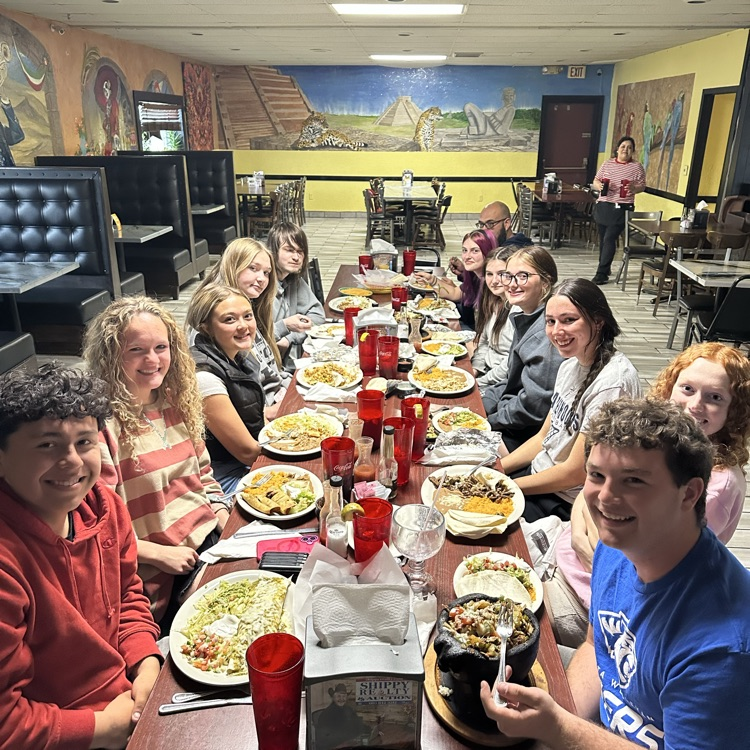 Spanish 2 field trip to El Tapatio