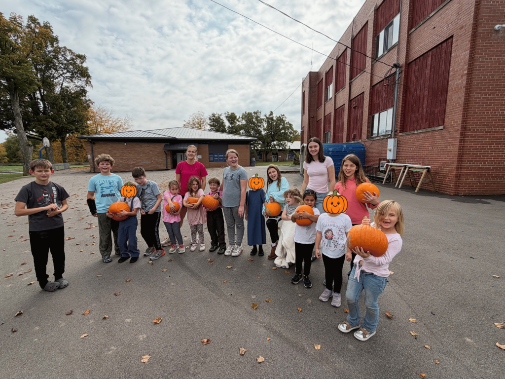 Elementary students with their pumpkins! 