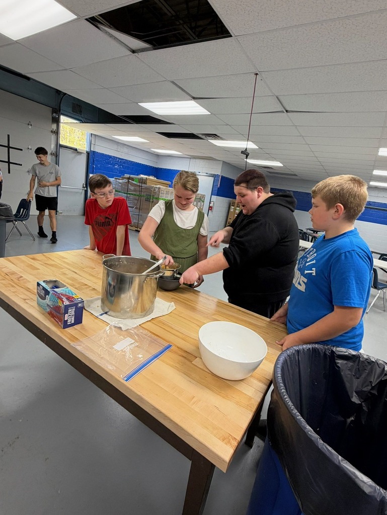 students making applesauce