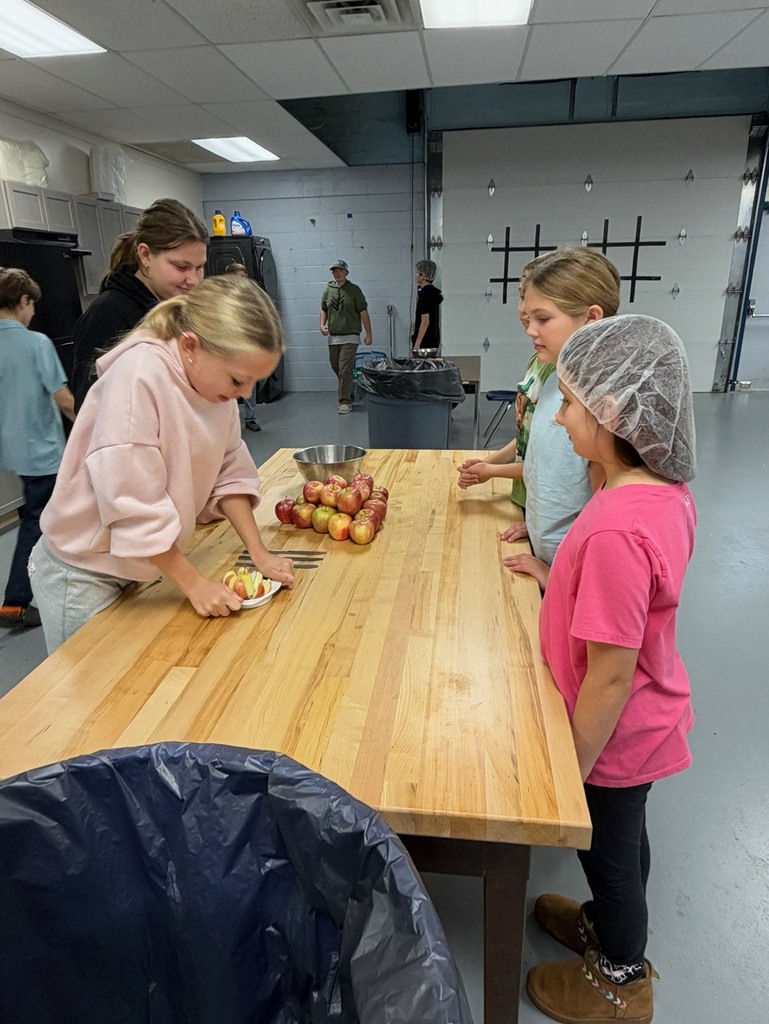 students making applesauce