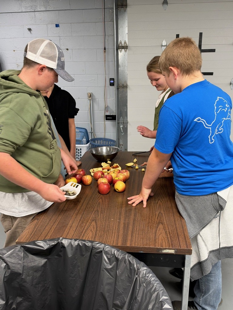 students making applesauce