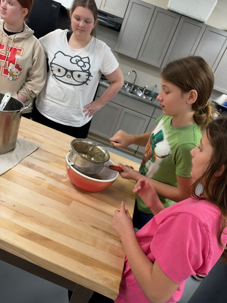 students making applesauce