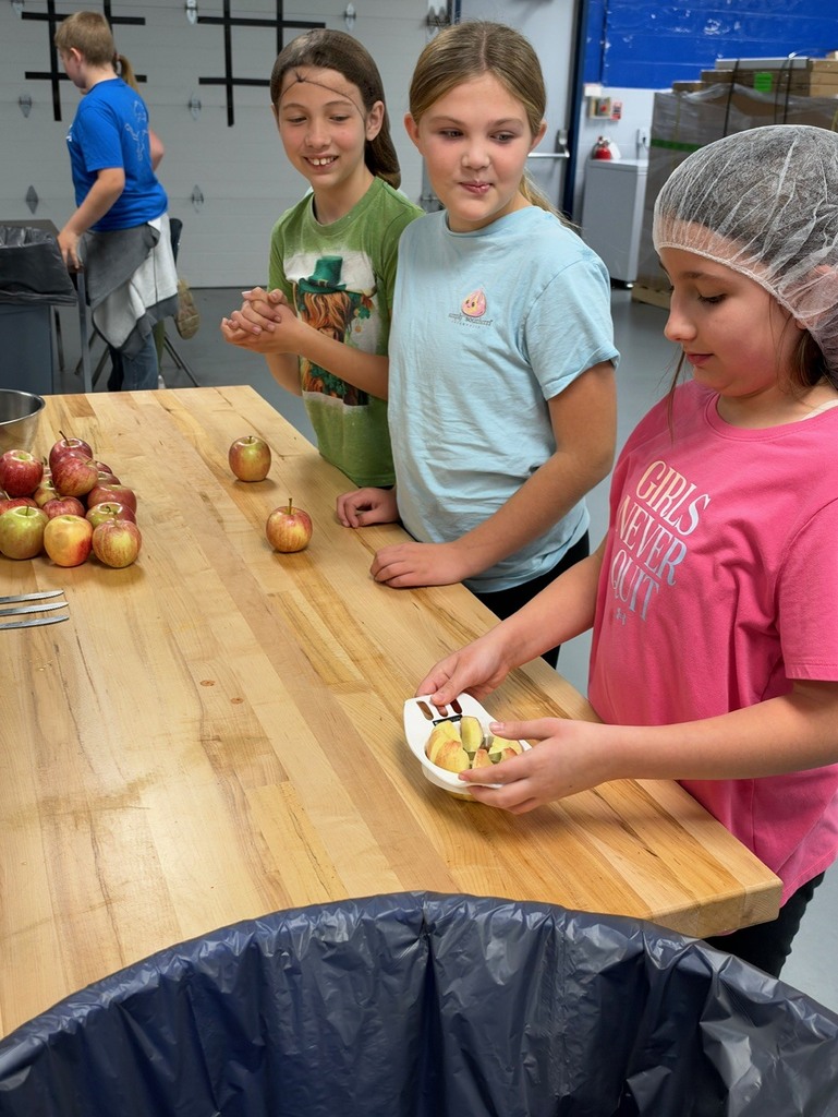 students making applesauce