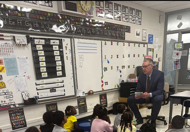 Senator Curran and Miss Sarmiento’s 1st grade class
