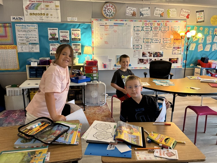 Mrs D’s 3rd graders working hard during Readingx