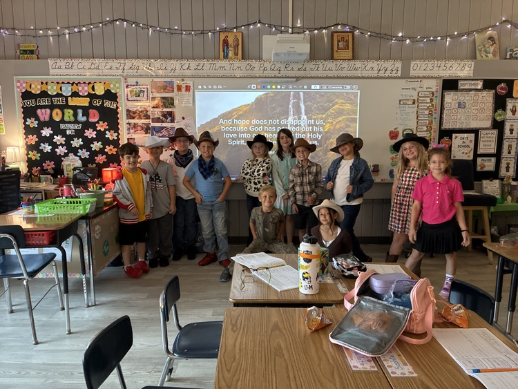 Mrs D’s 3rd graders at the rodeo and country club😊