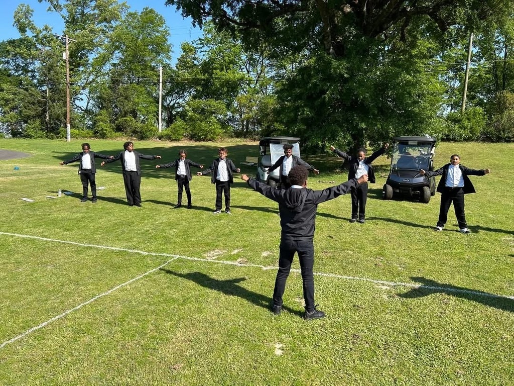 Learning to keep a safe distance between golfers