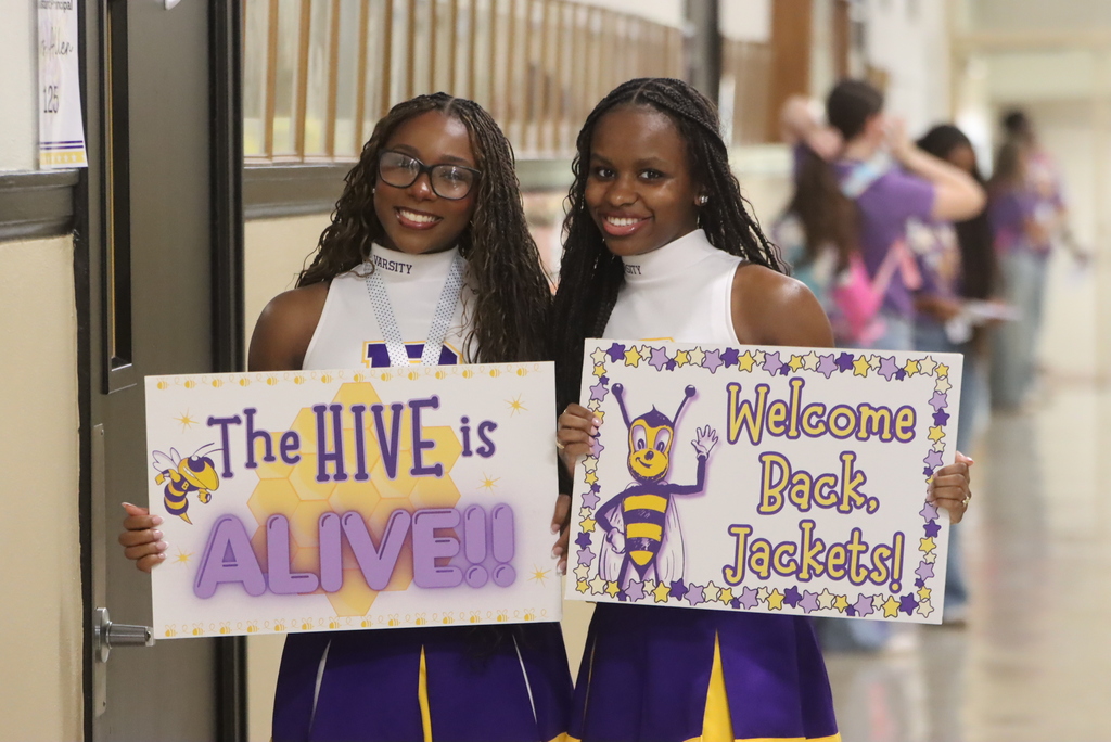 Byrd Cheerleaders Welcome Students Back