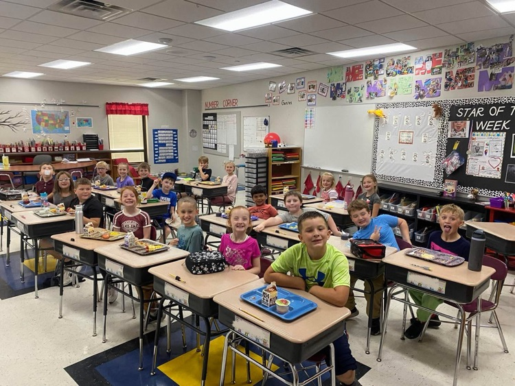 🎉 100 Hornet Hoorays for Ms. Sedivy’s Third Graders!   These hardworking Hornets reached their big goal and celebrated with a special treat—lunch in the classroom! 🥪🎈Way to go, third-grade!  #CadottHORNETS
