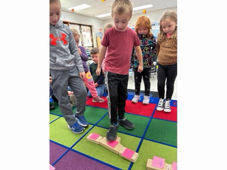 🧠✨ Word Builders in Action! ✨🧠  Mrs. Mengel’s Kindergarten students had a blast building CVC words! Smiles, teamwork, and growing confidence filled the room as these young learners strengthened their early literacy skills. 📖  #CadottHORNETS