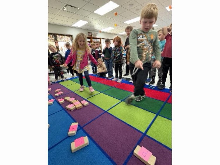 🧠✨ Word Builders in Action! ✨🧠  Mrs. Mengel’s Kindergarten students had a blast building CVC words! Smiles, teamwork, and growing confidence filled the room as these young learners strengthened their early literacy skills. 📖  #CadottHORNETS