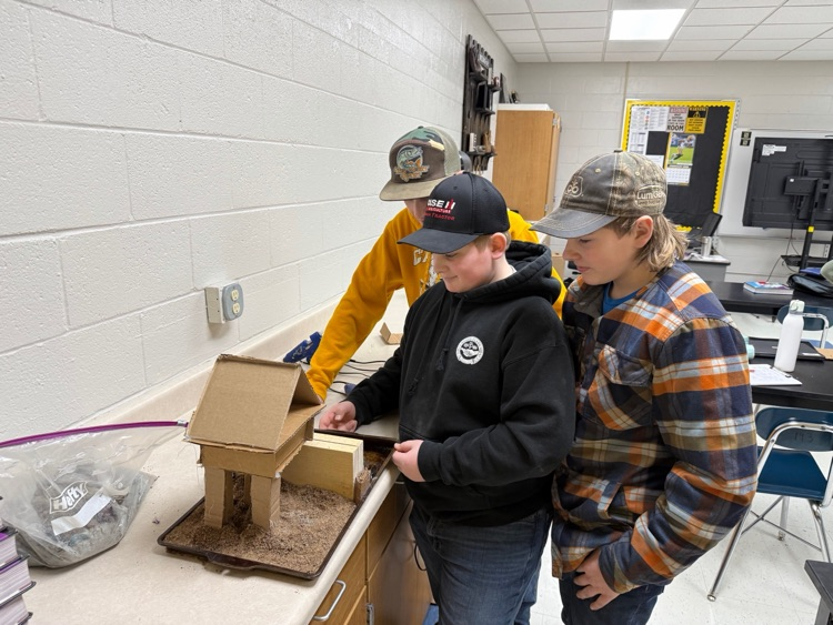 Seventh graders in Mr. Mengel’s science class put their minds to the test as they explored how to prevent wind and water erosion! 💨🌊  Way to go, Hornets! 👏🏻  #CadottHORNETS