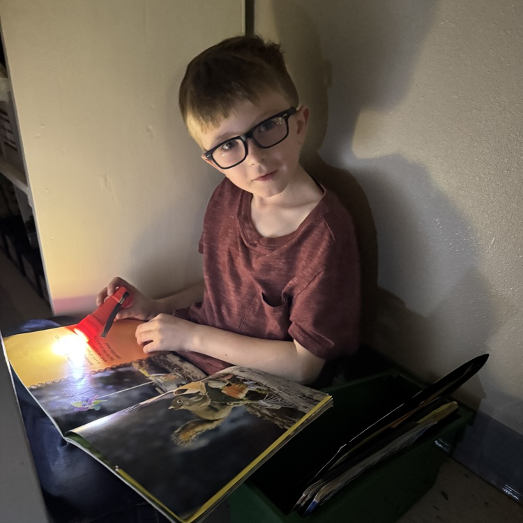 students reading by flashlight