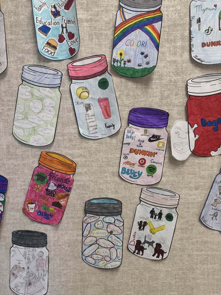 7th Grade English created Gratitude Jars showcasing everything they are thankful for. 