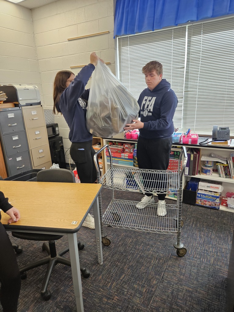 FBLA students bagging shoes 2