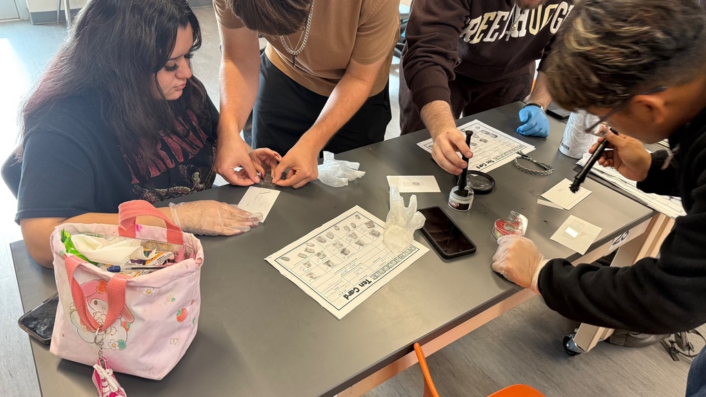๐โจ Forensics in Action! โจ๐ Mrs. Pipesโ forensics students took their investigation skills to the next level by dusting for prints! ๐ต๏ธโโ๏ธ They tested both traditional black dust with wide brushes (just like in the movies!) and magnetic dust with a hard magnetic โbrushโโwhich reminded them of the classic iron-shaving toy! ๐ The verdict? Magnetic dusting was easier and cleaner, but the traditional method gave clearer prints. Either way, these future investigators are getting hands-on experience in crime scene techniques! ๐๏ธ๐ต๏ธ