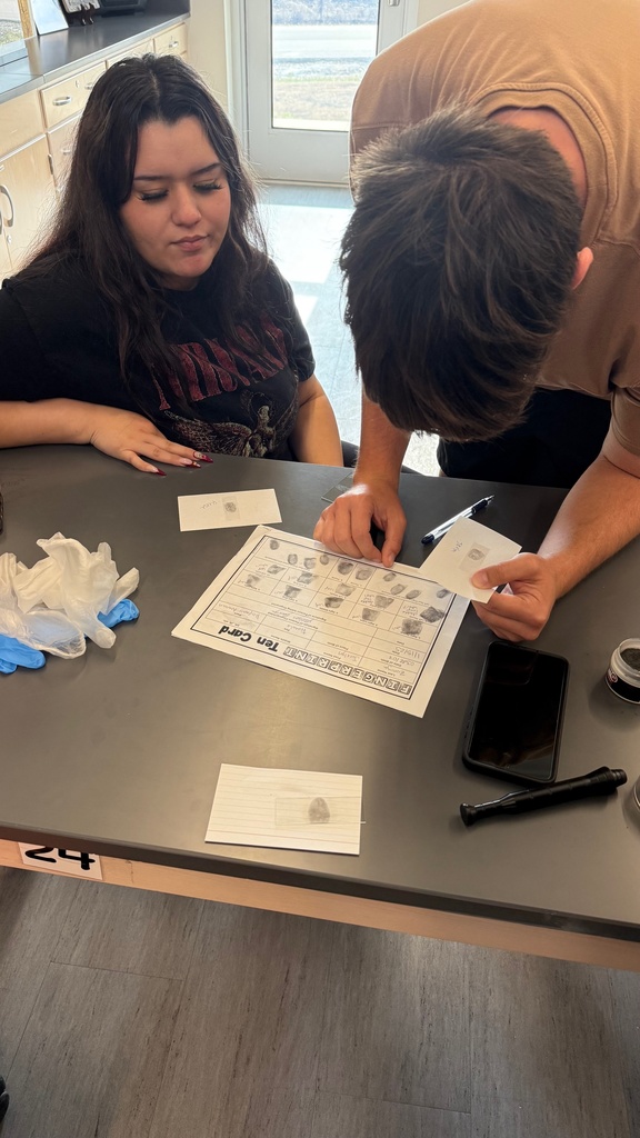 ๐โจ Forensics in Action! โจ๐ Mrs. Pipesโ forensics students took their investigation skills to the next level by dusting for prints! ๐ต๏ธโโ๏ธ They tested both traditional black dust with wide brushes (just like in the movies!) and magnetic dust with a hard magnetic โbrushโโwhich reminded them of the classic iron-shaving toy! ๐ The verdict? Magnetic dusting was easier and cleaner, but the traditional method gave clearer prints. Either way, these future investigators are getting hands-on experience in crime scene techniques! ๐๏ธ๐ต๏ธ