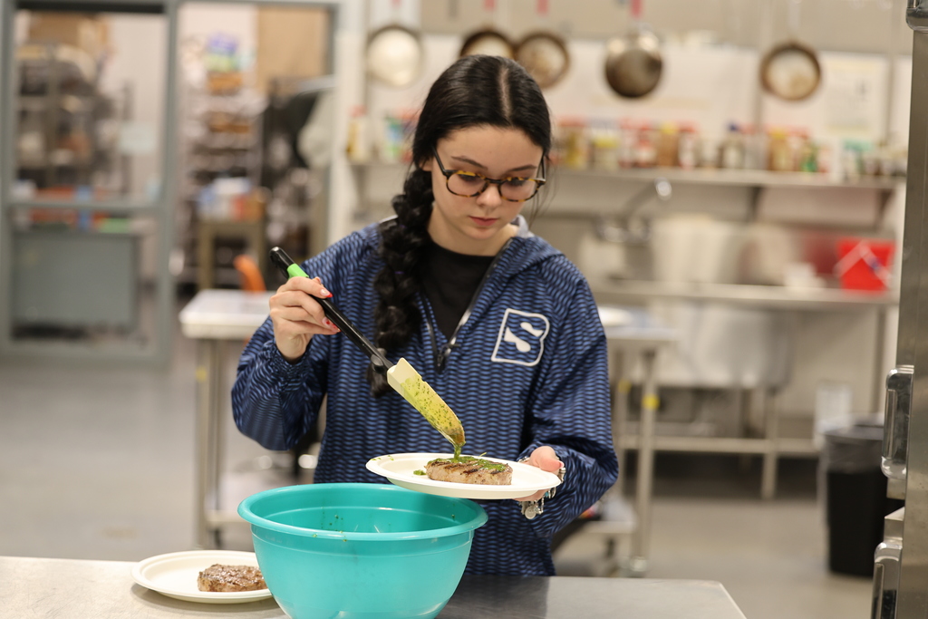 A five-star meal, right here at CHS! ⭐️ The Caldwell High School Culinary Department, in partnership with FCCLA, served up a delicious fundraiser featuring steak with chimichurri sauce, garlic mashed potatoes, and roasted broccoli. Our staff definitely left with full stomachs and happy hearts! 👨‍🍳🍽️ 