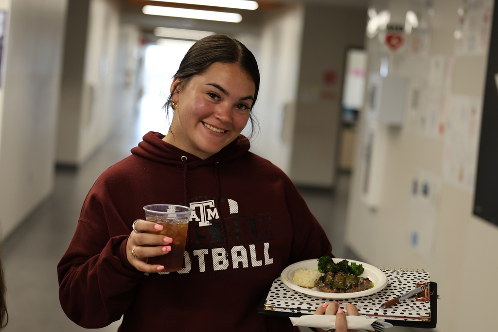 A five-star meal, right here at CHS! ⭐️ The Caldwell High School Culinary Department, in partnership with FCCLA, served up a delicious fundraiser featuring steak with chimichurri sauce, garlic mashed potatoes, and roasted broccoli. Our staff definitely left with full stomachs and happy hearts! 👨‍🍳🍽️ 