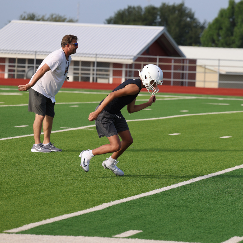 𝐃𝐚𝐲 𝟐 𝐨𝐟 𝐅𝐨𝐨𝐭𝐛𝐚𝐥𝐥 𝐓𝐰𝐨-𝐚-𝐃𝐚𝐲𝐬 🔥 The grind doesn’t stop! Our Hornets are putting in the work under the Texas sun and getting better every rep. Fall football is coming fast — and we’ll be ready. 🏈 #CaldwellProud #CaldwellISD