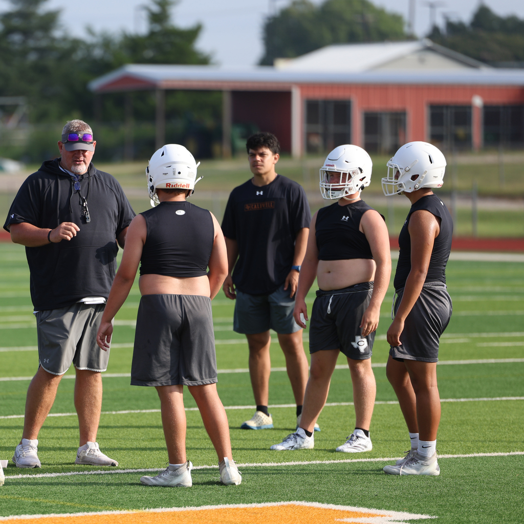 𝐃𝐚𝐲 𝟐 𝐨𝐟 𝐅𝐨𝐨𝐭𝐛𝐚𝐥𝐥 𝐓𝐰𝐨-𝐚-𝐃𝐚𝐲𝐬 🔥 The grind doesn’t stop! Our Hornets are putting in the work under the Texas sun and getting better every rep. Fall football is coming fast — and we’ll be ready. 🏈 #CaldwellProud #CaldwellISD