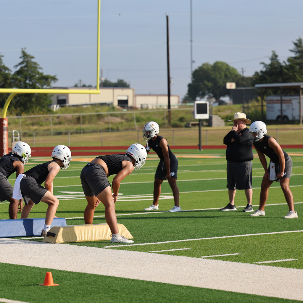 𝐃𝐚𝐲 𝟐 𝐨𝐟 𝐅𝐨𝐨𝐭𝐛𝐚𝐥𝐥 𝐓𝐰𝐨-𝐚-𝐃𝐚𝐲𝐬 🔥 The grind doesn’t stop! Our Hornets are putting in the work under the Texas sun and getting better every rep. Fall football is coming fast — and we’ll be ready. 🏈 #CaldwellProud #CaldwellISD