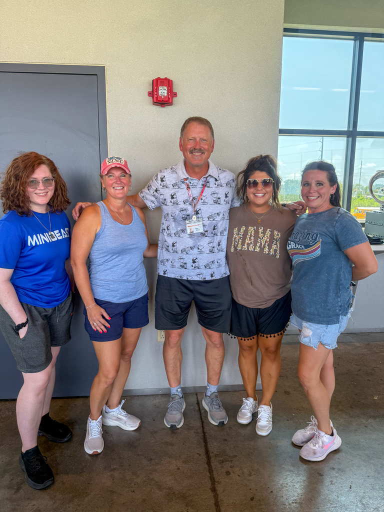 โณ Our Caldwell Elementary staff took some time last week to swap lesson plans for golf swings! ๐๏ธโโ๏ธ๐๏ธโโ๏ธ A little friendly competition (and a lot of laughs) was the perfect way to strengthen teamwork before welcoming students back to campus.