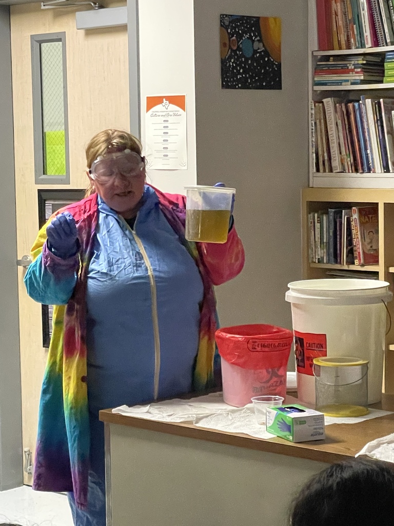 🧪 Ms. Gillar got hands-on with her “Sewer Maggots” lesson, giving students a fun way to learn lab tools and safety! Science class has never been this… exciting! 🔬🐛