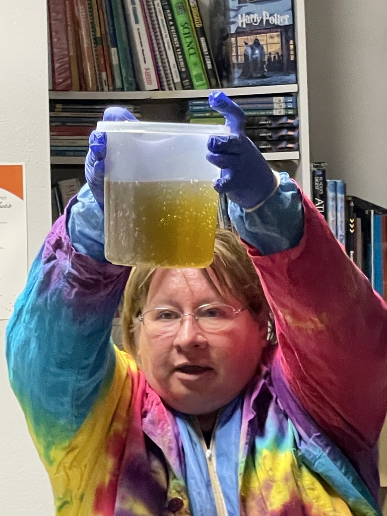 🧪 Ms. Gillar got hands-on with her “Sewer Maggots” lesson, giving students a fun way to learn lab tools and safety! Science class has never been this… exciting! 🔬🐛