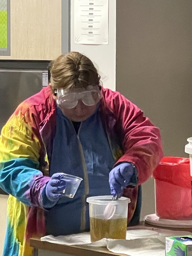 🧪 Ms. Gillar got hands-on with her “Sewer Maggots” lesson, giving students a fun way to learn lab tools and safety! Science class has never been this… exciting! 🔬🐛