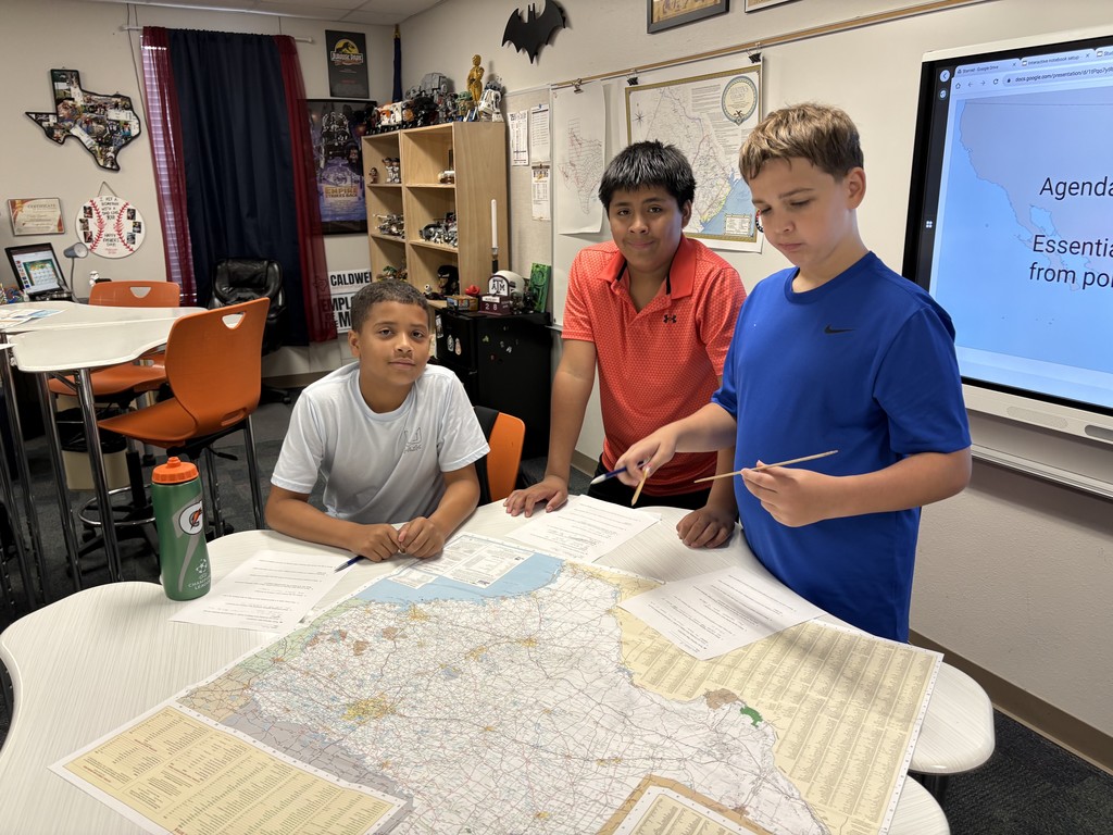 🗺️ 𝗟𝗼𝘀𝘁? 𝗡𝗼𝘁 𝗼𝘂𝗿 𝟳𝘁𝗵 𝗴𝗿𝗮𝗱𝗲𝗿𝘀! Today in Texas History, students learned how to read a highway map and identify its main elements. Looks like our Hornets are ready to hit the road! 🚗 #CaldwellProud #CaldwellISD