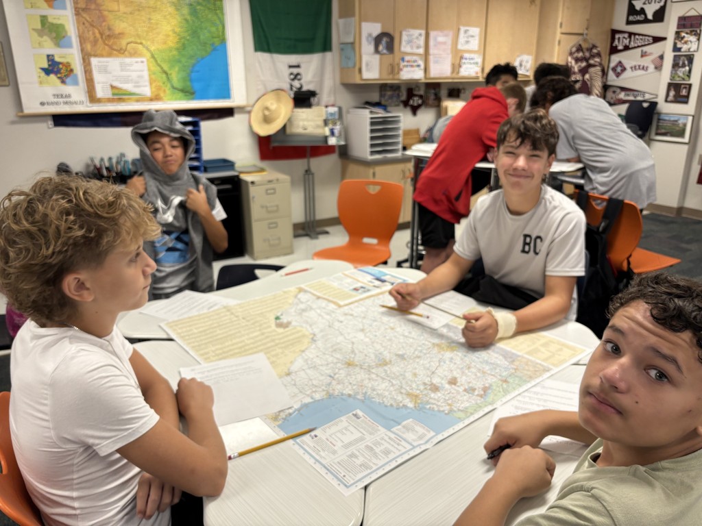 🗺️ 𝗟𝗼𝘀𝘁? 𝗡𝗼𝘁 𝗼𝘂𝗿 𝟳𝘁𝗵 𝗴𝗿𝗮𝗱𝗲𝗿𝘀! Today in Texas History, students learned how to read a highway map and identify its main elements. Looks like our Hornets are ready to hit the road! 🚗 #CaldwellProud #CaldwellISD