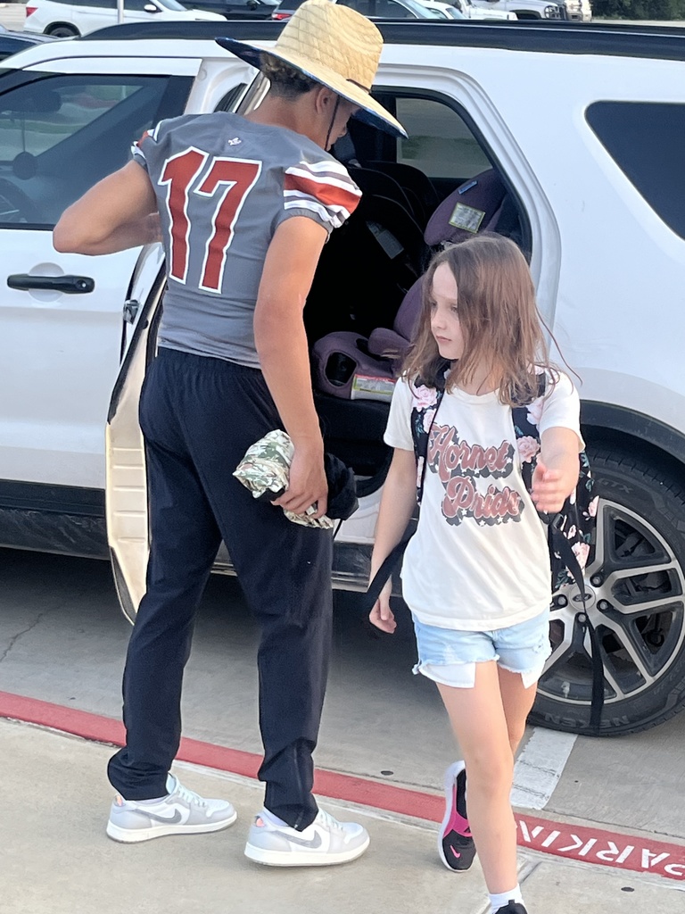 ๐ Football + little Hornets = the sweetest way to start the day!