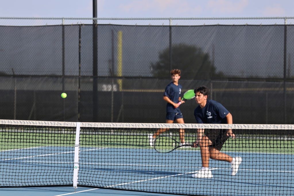 🎾👏 Big win for our Fall Tennis team! The Hornets defeated Thrall last night to remain 𝘂𝗻𝗱𝗲𝗳𝗲𝗮𝘁𝗲𝗱 𝗶𝗻 𝗱𝗶𝘀𝘁𝗿𝗶𝗰𝘁 𝗽𝗹𝗮𝘆 through the first round. Way to go, Hornets! #CaldwellProud #CaldwellISD