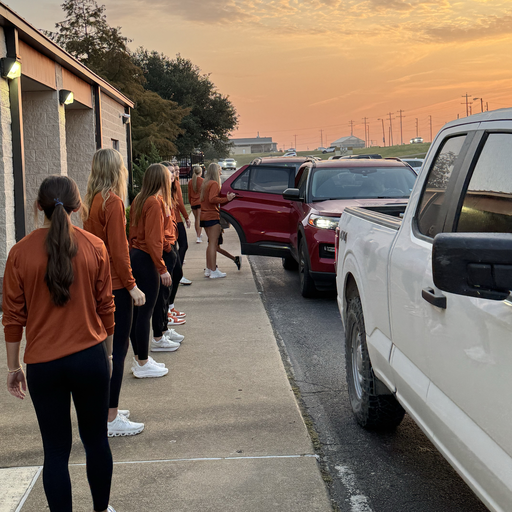 โจ Morning made brighter! โจ Our Varsity Volleyball players kicked off the day at Caldwell Intermediate with big smiles and helping hands by opening car doors for students. ๐งก๐งก A perfect start to the day for our Hornet family! ๐ #CaldwellProud #CaldwellISD