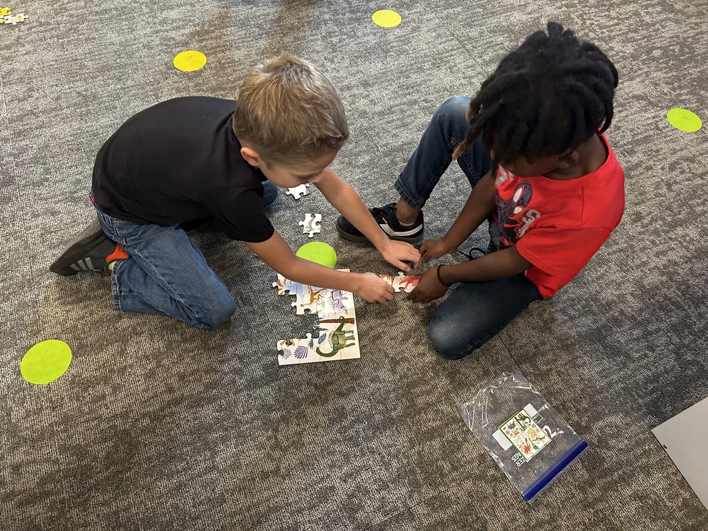 🍂📚 Our students kicked off the 𝐟𝐢𝐫𝐬𝐭 𝐝𝐚𝐲 𝐨𝐟 𝐟𝐚𝐥𝐥 with books, puzzles, and some friendly math games like 𝘙𝘰𝘭𝘭𝘪𝘯𝘨 𝘧𝘰𝘳 𝘋𝘰𝘶𝘣𝘭𝘦𝘴 and 𝘋𝘰𝘶𝘣𝘭𝘦𝘴 𝘒𝘯𝘰𝘤𝘬𝘰𝘶𝘵! What a cozy way to welcome the new season! 🍁✨ #CaldwellProud #CaldwellISD