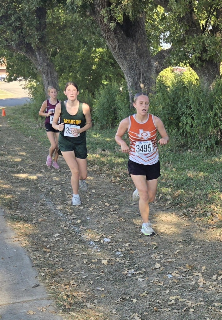🏃‍♀️🐝 Our JH Cross Country team competed in the Summer Finale in Cameron this past Saturday and had an outstanding showing!  ✨ Ava Ruiz brought home her 3rd consecutive win ✨ Linnet Dimas placed 15th in the 7th Grade Girls division ✨ Ajriana Sims placed 8th in the 8th Grade Girls division  All of our runners ran personal best times and competed strong! We’re excited to see them at the District Meet on October 7th in La Grange. 💪