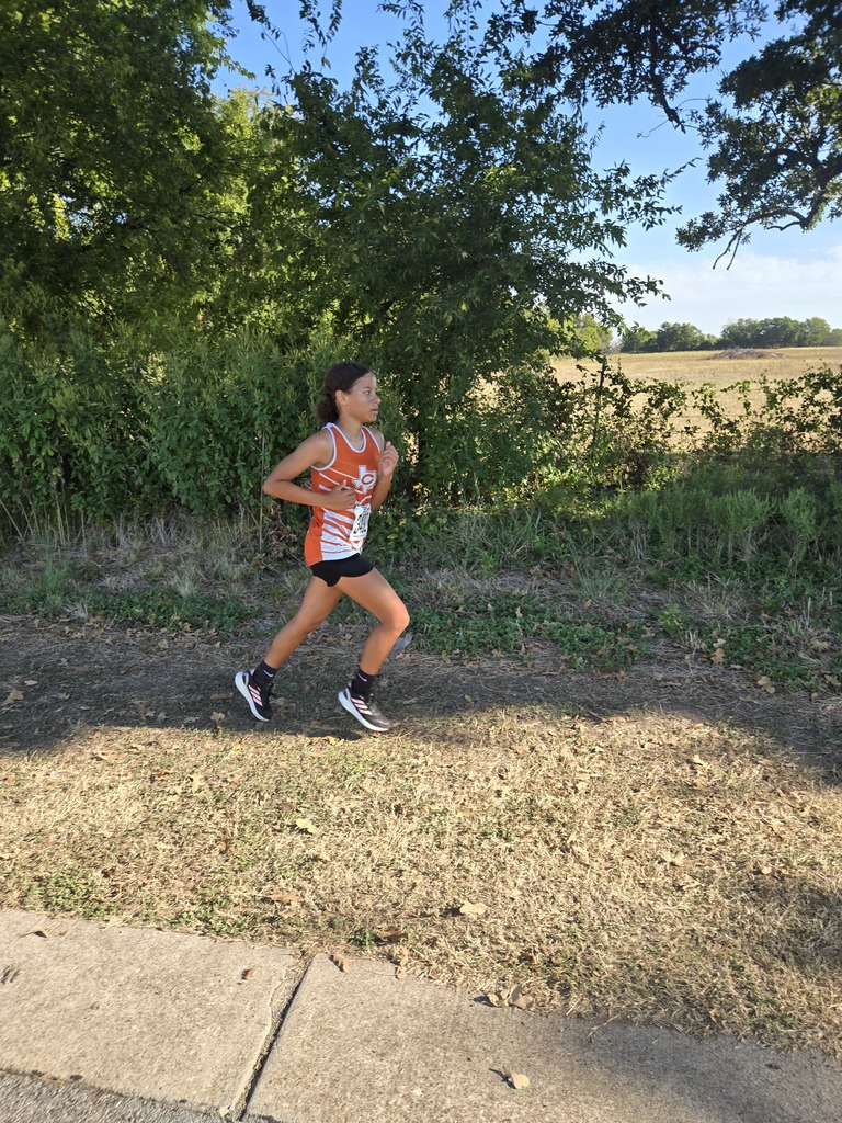 🏃‍♀️🐝 Our JH Cross Country team competed in the Summer Finale in Cameron this past Saturday and had an outstanding showing!  ✨ Ava Ruiz brought home her 3rd consecutive win ✨ Linnet Dimas placed 15th in the 7th Grade Girls division ✨ Ajriana Sims placed 8th in the 8th Grade Girls division  All of our runners ran personal best times and competed strong! We’re excited to see them at the District Meet on October 7th in La Grange. 💪