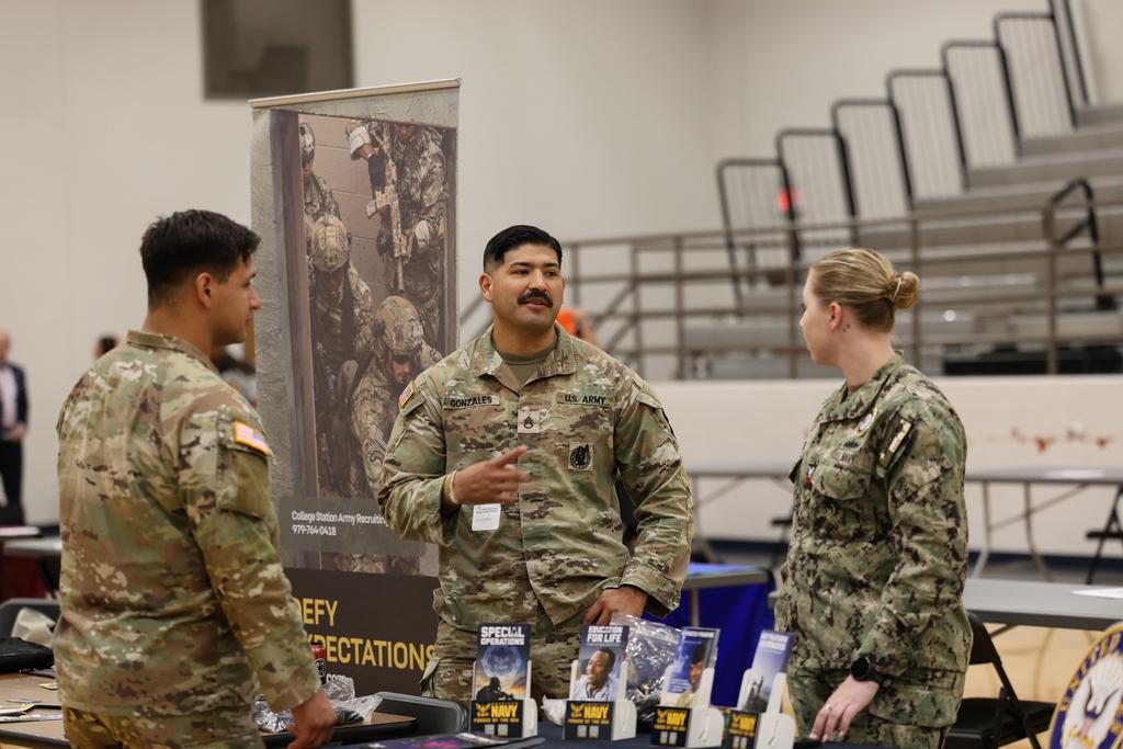 📚✨ Caldwell High School hosted another successful College & Career Fair today! Juniors and seniors had the opportunity to connect with universities, technical schools, and local businesses as they explored their options for the future. 💼🎓  Students asked questions, made valuable connections, and gathered information to guide their next steps after graduation. We’re proud to provide opportunities that help our Hornets plan for bright and successful futures! 🌟  #CaldwellProud #CaldwellISD
