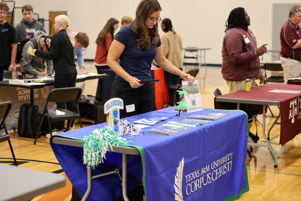 1📚✨ Caldwell High School hosted another successful College & Career Fair today! Juniors and seniors had the opportunity to connect with universities, technical schools, and local businesses as they explored their options for the future. 💼🎓  Students asked questions, made valuable connections, and gathered information to guide their next steps after graduation. We’re proud to provide opportunities that help our Hornets plan for bright and successful futures! 🌟  #CaldwellProud #CaldwellISD