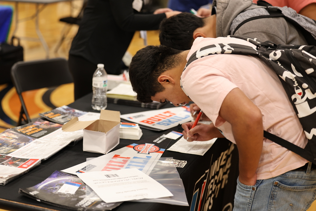 📚✨ Caldwell High School hosted another successful College & Career Fair today! Juniors and seniors had the opportunity to connect with universities, technical schools, and local businesses as they explored their options for the future. 💼🎓  Students asked questions, made valuable connections, and gathered information to guide their next steps after graduation. We’re proud to provide opportunities that help our Hornets plan for bright and successful futures! 🌟  #CaldwellProud #CaldwellISD