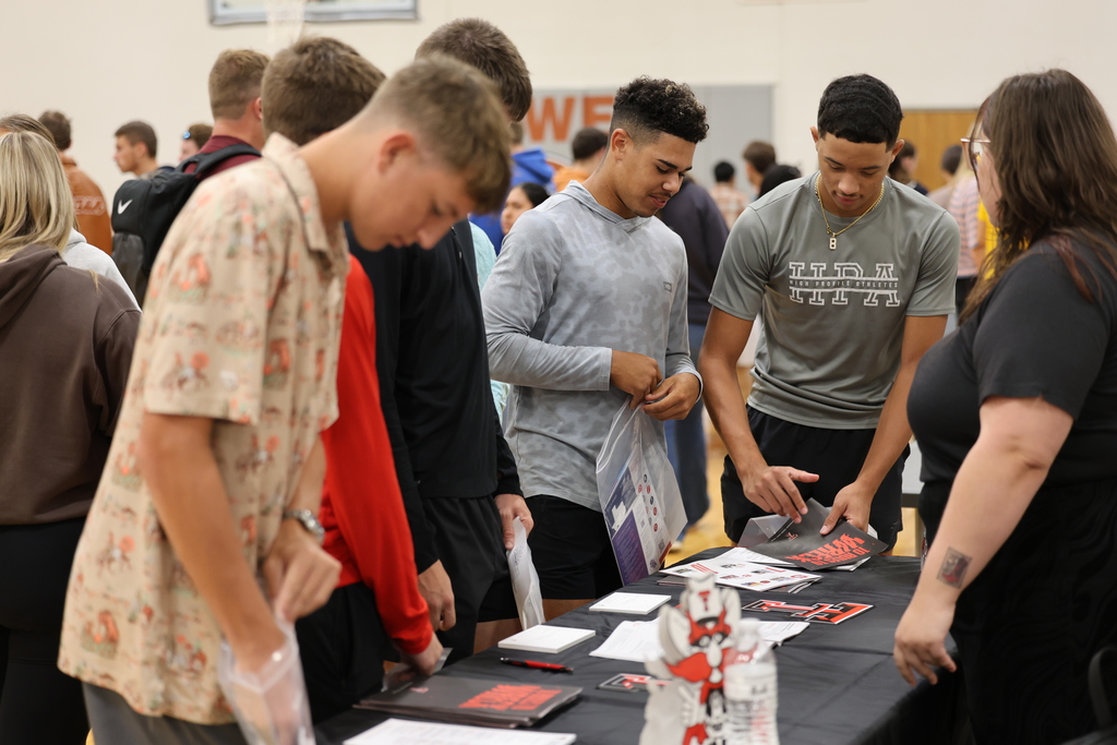 📚✨ Caldwell High School hosted another successful College & Career Fair today! Juniors and seniors had the opportunity to connect with universities, technical schools, and local businesses as they explored their options for the future. 💼🎓  Students asked questions, made valuable connections, and gathered information to guide their next steps after graduation. We’re proud to provide opportunities that help our Hornets plan for bright and successful futures! 🌟  #CaldwellProud #CaldwellISD